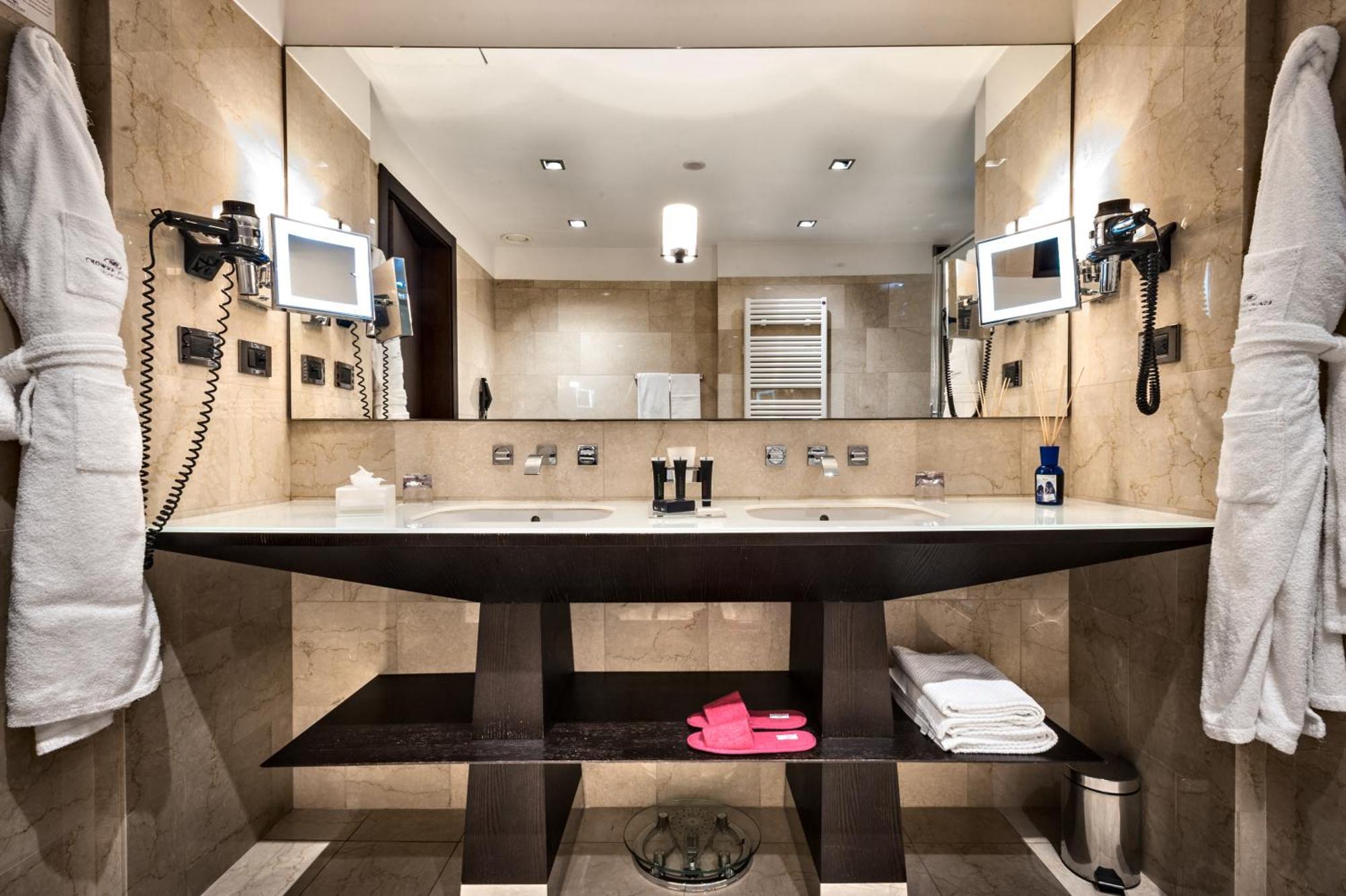 Premium Zimmer mit Kingsize-Bett und Balkon